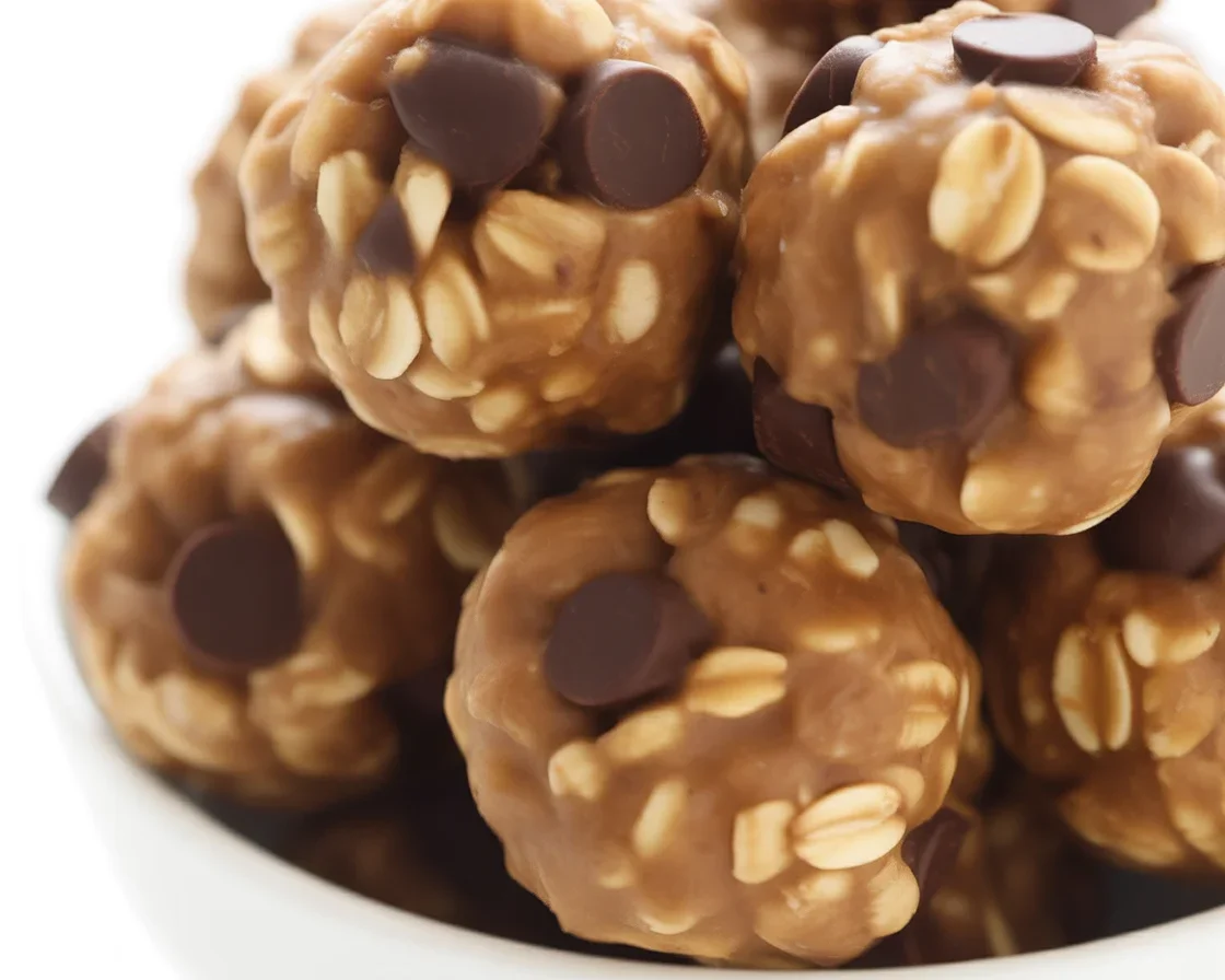 Delicious no-bake energy bites made with chocolate chips, oats, and peanut butter.